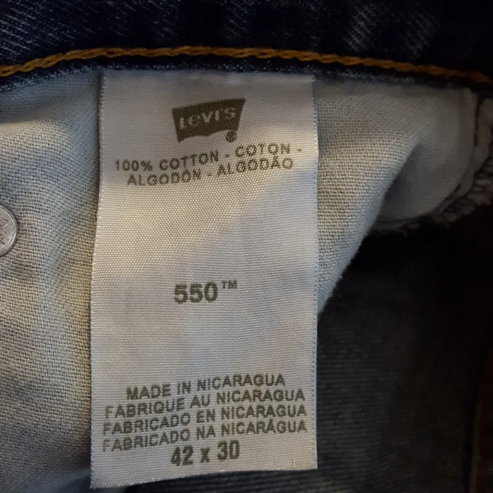 Levi Strauss straight leg med wash 550 jeans 42 X 30 Excellent used condition …